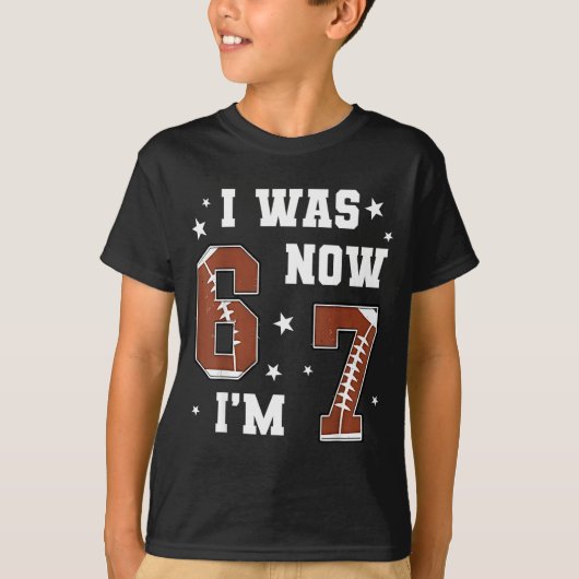 I Was 6 Now I'm 7 Year Old Football Theme 7th Birt Tシャツ (正面)