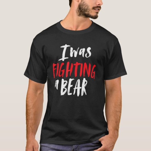 I Was Fighting A Bear Shoulder Broken Leg Surgery  Tシャツ (正面)
