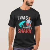 I Was Fighting A Shark  Broken Bones  2 Tシャツ (正面)