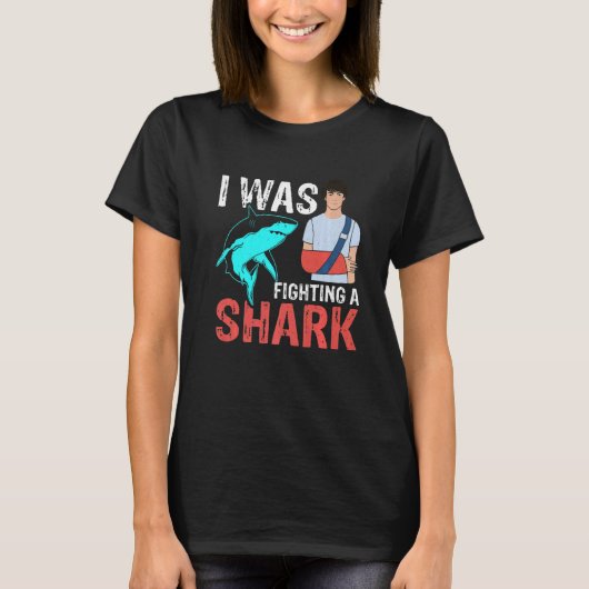I Was Fighting A Shark Broken Bones 2 Tシャツ (正面)