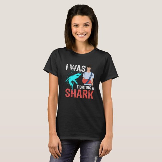 I Was Fighting A Shark  Broken Bones  2 Tシャツ (正面フル)