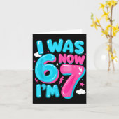 I Was Six Now I'm Seven 67 Groovy 7th Birthday Dec カード (黄色い花)