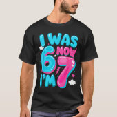 I Was Six Now I'm Seven 67 Groovy 7th Birthday Dec Tシャツ (正面)