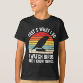 I Watch Birds I Know Things Funny Birdwatcher Bird Tシャツ (正面)
