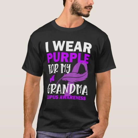 I Wear Purple For My Grandma Lupus Awareness Tシャツ (正面)
