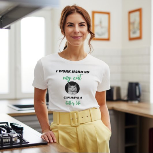 I Work懸命- Personalizable Cat Photo Tシャツ