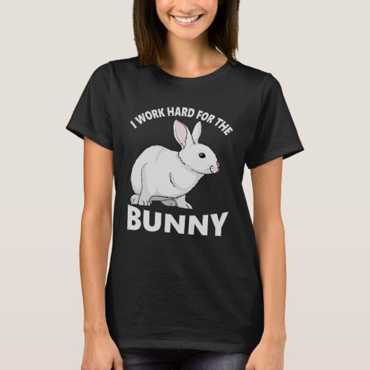 I Work Hard for the Bunny  Rabbit Animal Love Appa Tシャツ (正面)