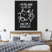 I work hard so my cat can live a better life キャンバスプリント (インサイチュ (寝室))