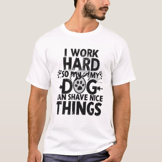 I Work Hard So My Dog Can Have Nice Things” Tシャツ (正面)