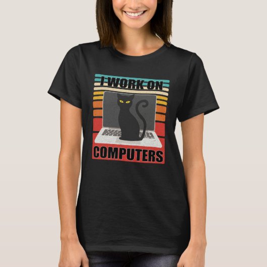 I Work On Computers Distracting Cat on Laptop Ret Tシャツ (正面)