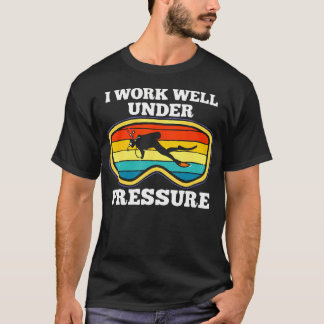 I Work Well Under Pressure Scuba Diving Diver Men  Tシャツ