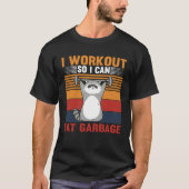 I workout So I Can Eat Garbage Raccoon Gym Tシャツ (正面)