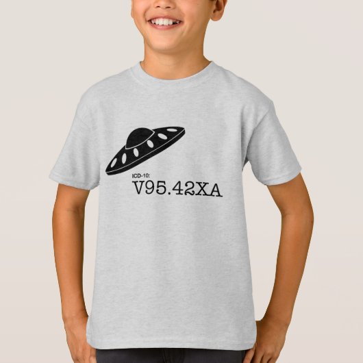 ICD-10: V9542XA – 宇宙船のクラッシュ Tシャツ (正面)