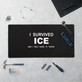ICEを生き延びた デスクマット