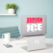 ICE廃止 シール (デスク上のノートパソコン)