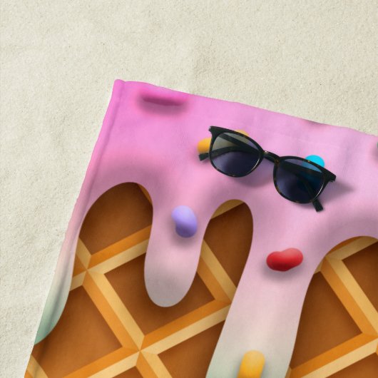 Ice Cream Drip Waffle Cone Pink With Sprinkles ビーチタオル (インサイチュ)