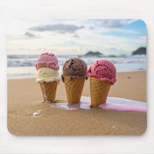 Ice creams on a beach  マウスパッド (正面)