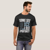 Ice Fishing Lover Catching Fish Fisher Fisherman Tシャツ (正面フル)