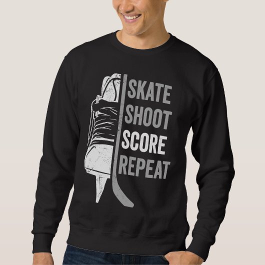 Ice Hockey Player Coach Skate Shoot Score Repeat スウェットシャツ (正面)