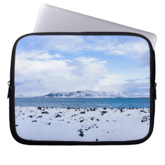 Iceland Winter Wonderland ラップトップスリーブ