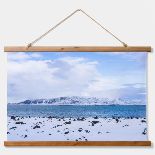 Iceland Winter Wonderland 吊り下げ型タペストリー (正面)