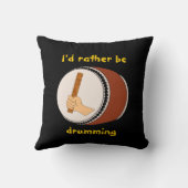 IDはむしろ日本人のTaikoのドラム棒をドラムをたたいています クッション (裏面)