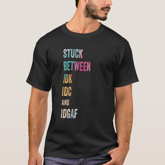 IDK IDCとIDGAFの攻撃おもしろいモードの間でスタック Tシャツ (正面)
