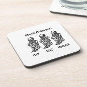 IDK、IDC、IDGAFの間でスタックされたスケルトン コースター (左側)