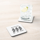 IDK、IDC、IDGAFの間でスタックされたスケルトン コースター (右側)