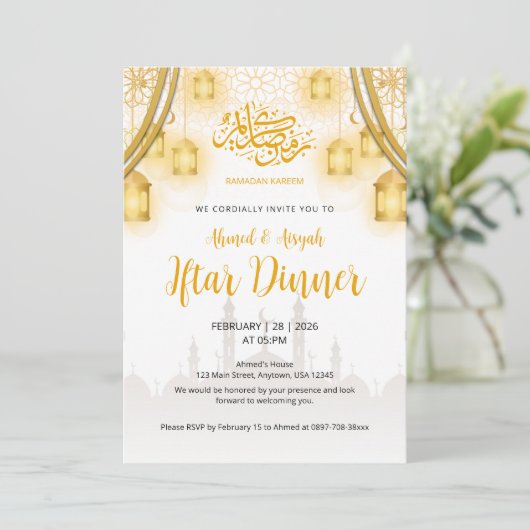 Iftar Party Invitation Elegant Gold Lantern 招待状 (スタンド正面)