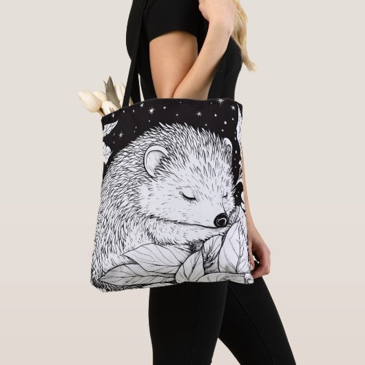 Igel im Herbstlaub unter Sternenhimmel トートバッグ (クローズアップ)