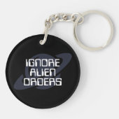 Ignore alien orders キーホルダー (裏面)