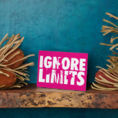 IGNORE LIMITS – 女性の重量挙げやる気を起こさせる フォトプラーク (側面)