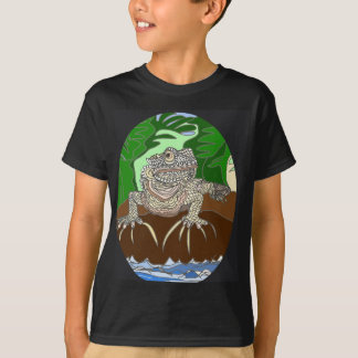 Iguana on a rock tシャツ