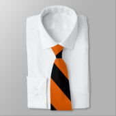 IIオレンジおよび黒 ネクタイ (タイ)