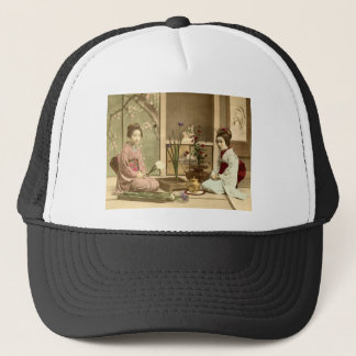 Ikebana -花を整理している美しい着物の女の子 キャップ