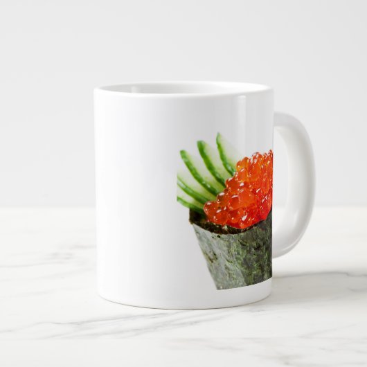 Ikura (サーモンピンクの卵) Gunkan Makiの寿司 ジャンボコーヒーマグカップ (正面右)