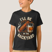 Ill Be In The Backyard Funny Cigar And Bourbon Lov Tシャツ (正面)