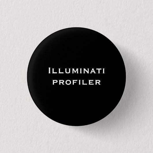 Illuminatiの型彫機 缶バッジ (正面)