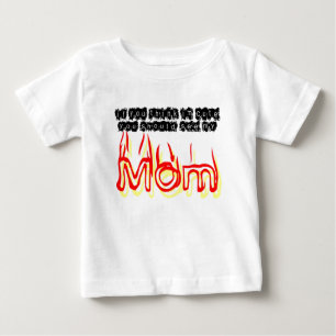 IMをかわいい考えれば、私のお母さんに会うべきです ベビーTシャツ