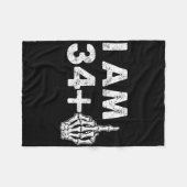 I'm 35 Years Old Funny Skeleton Middle Finger 35th フリースブランケット (正面(横))