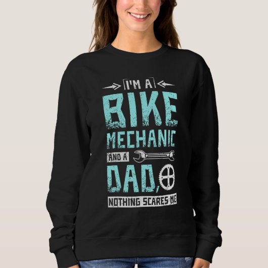 Im a bike mechanic and a dad nothing scares me スウェットシャツ (正面)