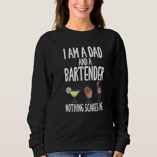 I'm A Dad And A Bartender Nothing Scares Me スウェットシャツ (正面)