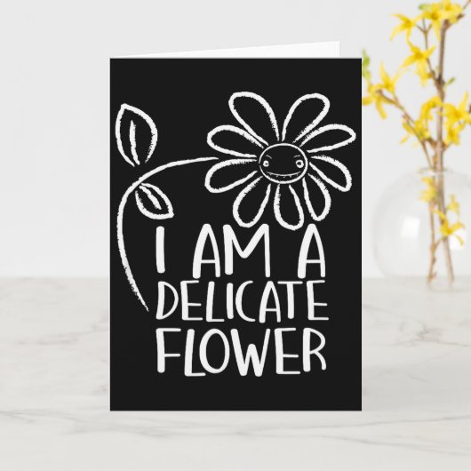 I'm A Delicate Flower Funny Humor Sarcasm Sy Girl  カード (黄色い花)