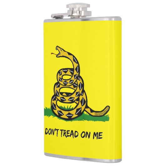 I'm a free man .Don't touch my whisky フラスク (左)