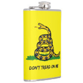 I'm a free man .Don't touch my whisky  フラスク (右)