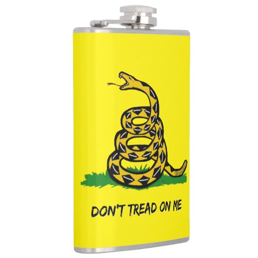 I'm a free man .Don't touch my whisky フラスク (右)