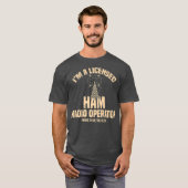 Im A Licensed Ham Radio Operator Radio Amateur Tシャツ (正面フル)