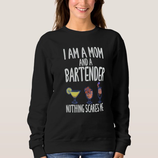 I'm A Mom And A Bartender Nothing Scares Me   スウェットシャツ (正面)