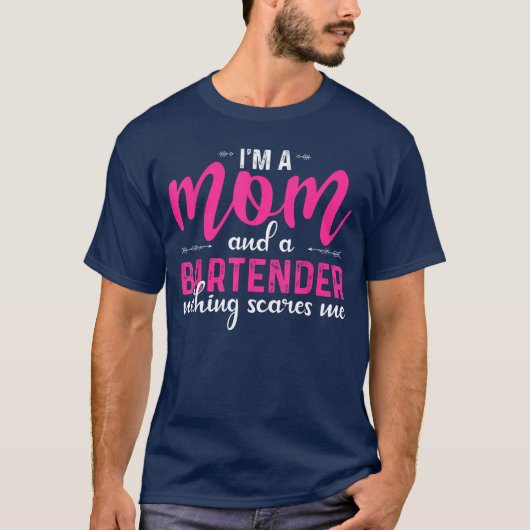 Im a Mom and a Bartender Nothing Scares Me Funny M Tシャツ (正面)